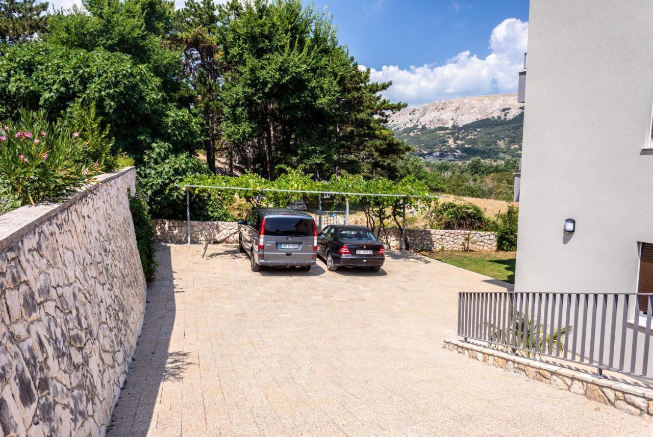 Deluxe Apartments Kovac With Terrace Baška Екстериор снимка