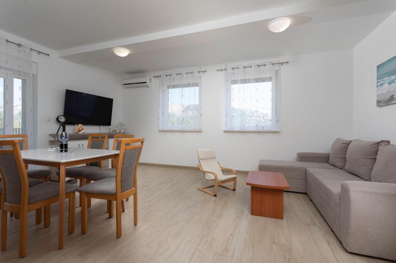 Deluxe Apartments Kovac With Terrace Baška Екстериор снимка